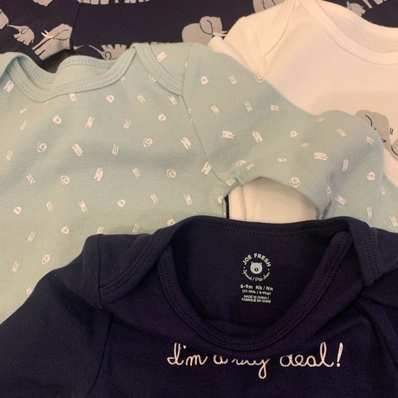 Joe Fresh brand new 4pack long sleeve onsies - Picture 3 of 3